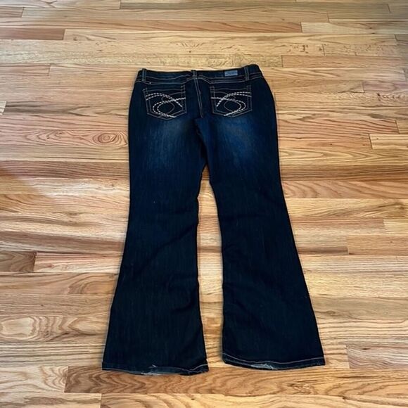 Earl Jeans Whiskered Flare Jeans size 9 - Picture 3 of 10